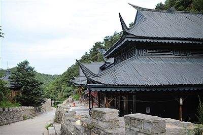 　7月9日，密云水庫附近隸屬于某單位的栗林度假山莊，建筑風(fēng)格古色古香