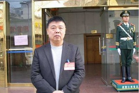 江西大富集團董事長、原萍鄉(xiāng)市人大代表何春明。
