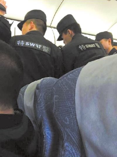特警登機(jī)處理。