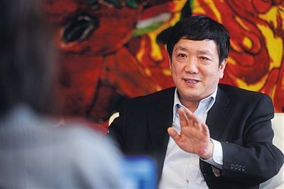 　政協(xié)委員、中國(guó)電力投資集團(tuán)總經(jīng)理陸啟洲稱(chēng)，7800元是其每月基本工資。資料圖片/新京報(bào)記者 楊杰