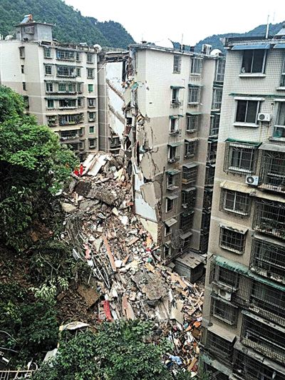  昨日，貴陽市云巖區(qū)一棟9層居民樓垮塌，16人失聯(lián)。新華社發(fā)