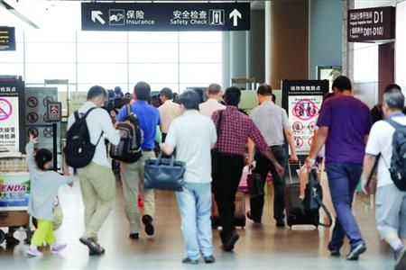 近期乘飛機應留足更多的時間以免誤機。/晨報記者 殷立勤