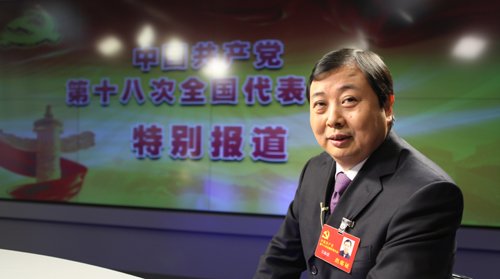 十八大代表，江蘇省江陰市華西村黨委書記、華西集團(tuán)董事長吳協(xié)恩