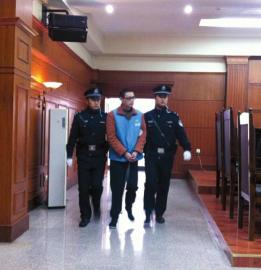 趙勇被帶上法庭。