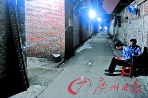 事發(fā)出租屋前拉起了警戒線，警方正在現(xiàn)場(chǎng)調(diào)查。記者陳楓攝