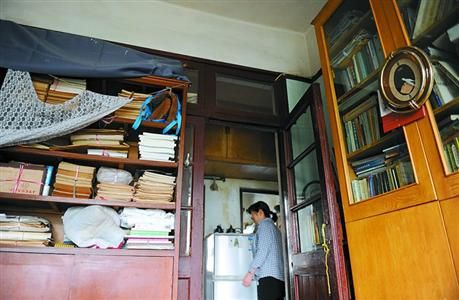 老人生活簡(jiǎn)樸，平時(shí)有保姆照顧