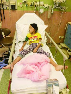 病危的8歲中國女孩菲比。