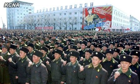 朝鮮黃海北道、咸鏡南道和南浦市11日舉行軍民大會，支持朝鮮人民軍最高司令部發(fā)言人聲明。