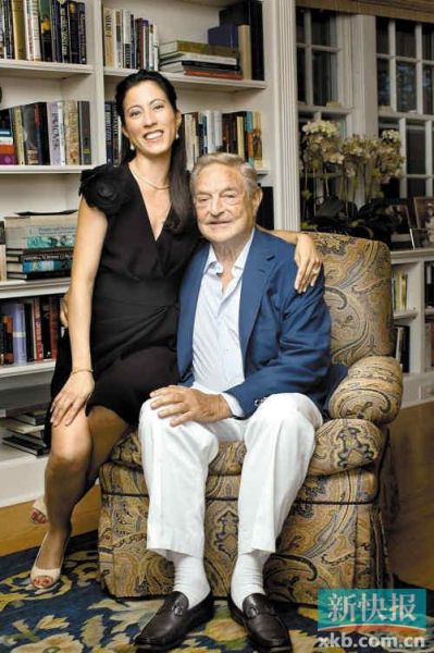 索羅斯及其未婚妻多美子。