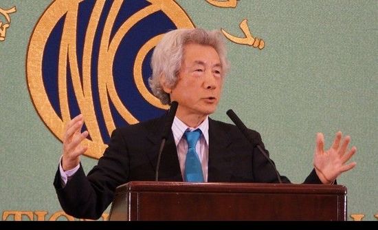 日本前首相小泉純一郎11月12日發(fā)表演說，支持安倍晉三對中國強(qiáng)硬，并鼓動其參拜靖國神社。