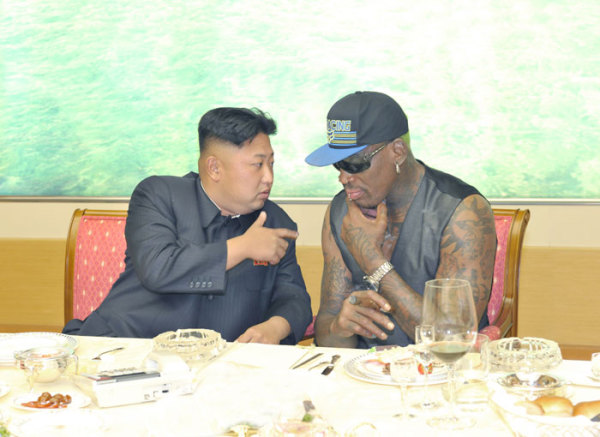 近日，朝鮮最高領(lǐng)導(dǎo)人金正恩已在平壤再次會(huì)見并宴請了正在朝鮮訪問的前美國全國籃球協(xié)會(huì)(NBA)球星羅德