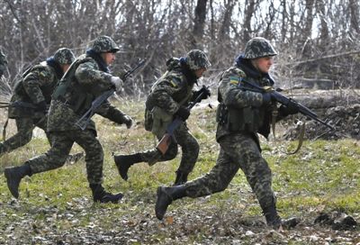 當?shù)貢r間3月21日，烏克蘭邊防部隊在俄烏邊境軍演。