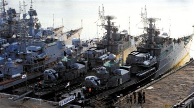 4月1日，?？吭诳死锩讈喨咚雇胁柕能娕?，其中也有烏克蘭海軍軍艦。