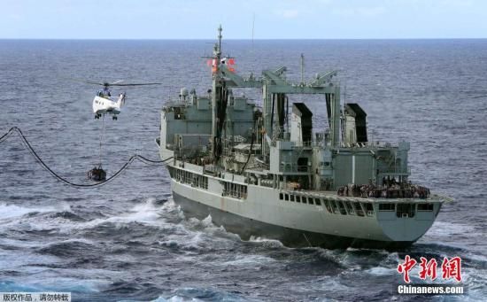 資料圖:2014年4月15日，澳大利亞珀斯，各國繼續(xù)執(zhí)行MH370搜尋任務(wù)。當(dāng)日共有9架軍用飛機(jī)，2架民用飛機(jī)和11艘船只協(xié)助搜尋MH370。