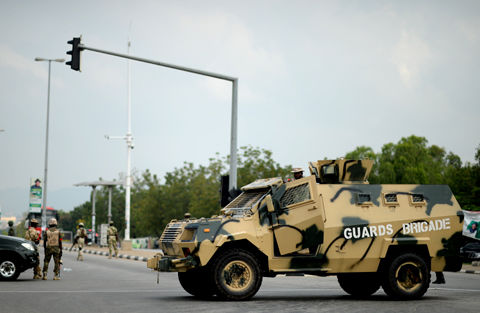 近日，尼軍警加強了對首都區(qū)的安保。 李涼 攝