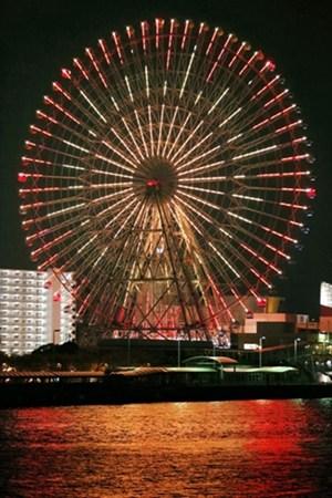 圖為該地晚上的夜景。