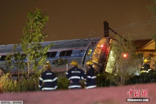當?shù)貢r間5月12日晚，一列美國鐵路公司的火車在費城弗蘭克福段脫軌，導致至少50人受傷。