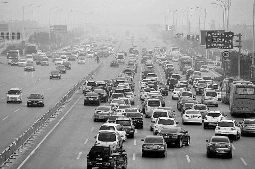 回程車量激增，中州大道車流量大。