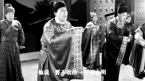 微電影中，“權(quán)貴人士”對“胡永明”多加陷害 視頻截圖