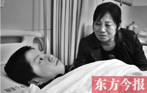 15歲的兒子被毆打成重傷，巨額醫(yī)療費成了曲新苗女士難以跨越的坎兒