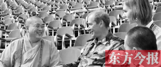 克里姆林宮警衛(wèi)司令謝爾蓋將軍會見釋永信，一同觀看排練