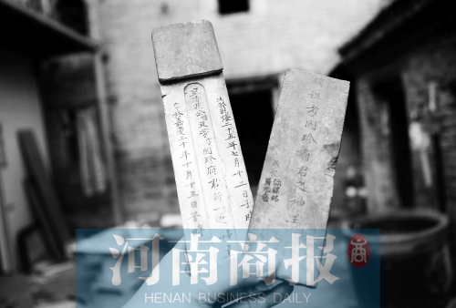 花五松的老宅里，還有祖上留下的牌位