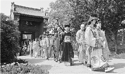 5月1日,大型實景劇《慈禧駕臨康百萬莊園》將在鞏義康百萬莊園首演。