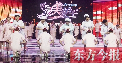 5月6日，“最美護(hù)士”的獲獎(jiǎng)?wù)呓o新護(hù)士授帽
