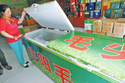 鄭州北茶城突遭斷電 商戶幾十萬(wàn)斤茶葉面臨發(fā)霉危險(xiǎn)