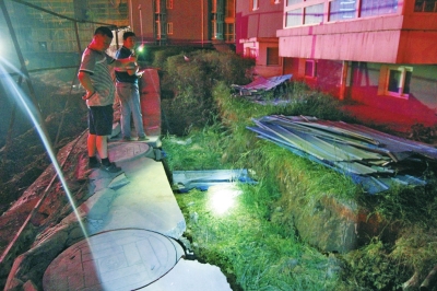 塌方、移位地點(diǎn)距離大樓主體近之又近