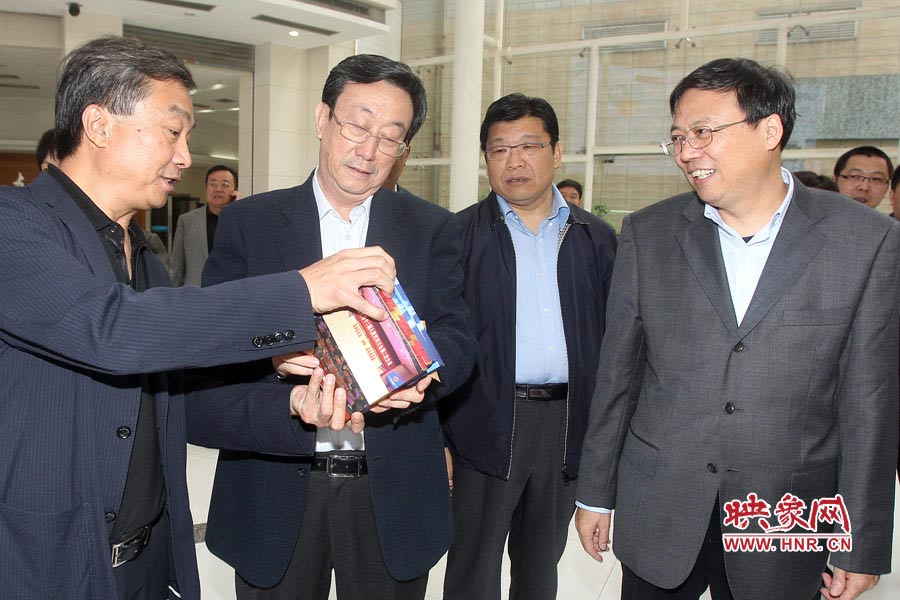 河南省委書(shū)記、省人大常委會(huì)主任郭庚茂視察河南電視臺(tái) 東方今報(bào)記者沈翔 劉棟杰/攝