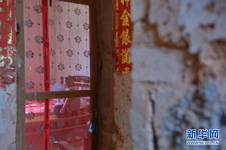 農場棚戶區(qū)的最后留守家庭：留下的是回憶，迎來的是幸福