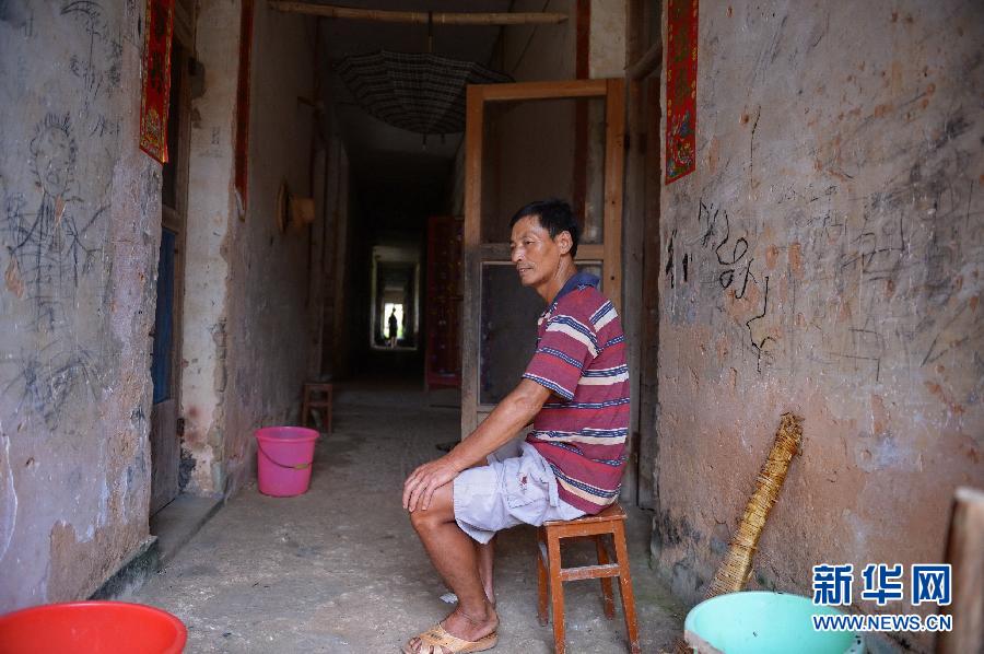 農場棚戶區(qū)的最后留守家庭：留下的是回憶，迎來的是幸福