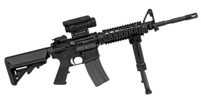 M4 卡賓槍，戰(zhàn)斗全重：3.4公斤，最大有效射程：600米，全槍長：840mm，空槍重：2.88公斤