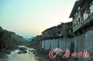 　　夕陽下的古鎮(zhèn)?！? complete=