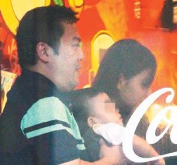 韋汝曾未婚生子，后嫁入豪門