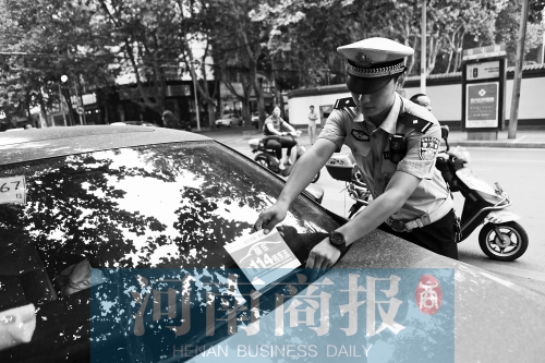 有了這張挪車卡，不會(huì)泄露隱私，別人又能方便地聯(lián)系上自己記者 邱曉峰/攝