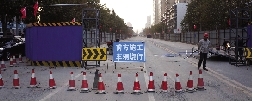 桐柏路西側(cè)，圍擋內(nèi)已經(jīng)不允許汽車通行。