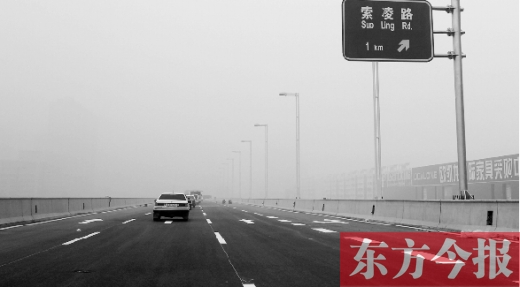 昨天上午，東方今報記者跟隨鄭州市交巡警部門，提前探路已具備通車條件的鄭州市三環(huán)快速路