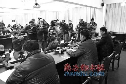5日下午，河南蘭考縣召開新聞發(fā)布會(huì)，就民辦收養(yǎng)所火災(zāi)事故公開回應(yīng)。