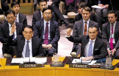 1月22日，紐約，中國常駐聯(lián)合國代表李保東舉手贊成通過對朝鮮制裁決議。