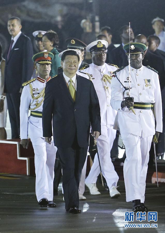 這是習(xí)近平主席檢閱儀仗隊。姚大偉 攝