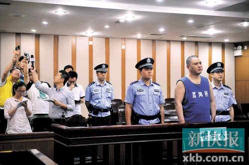 廣州市民政局民間組織管理局稽查處原處長李軍犯猥褻兒童罪，被判處有期徒刑4年。記者 孫毅/攝