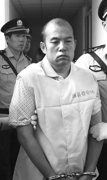 王書金前日被帶往邯鄲中院受審。 新華社發(fā)