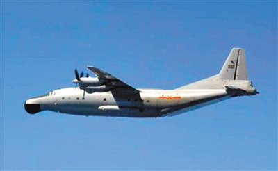日方拍攝的飛越?jīng)_繩主島與宮古島之間的中國(guó)預(yù)警機(jī)。