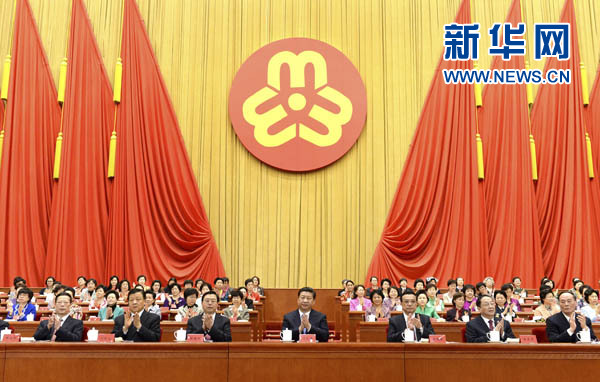 習(xí)近平、李克強(qiáng)、張德江、俞正聲、劉云山、王岐山、張高麗等在主席臺(tái)就座，祝賀大會(huì)召開。
