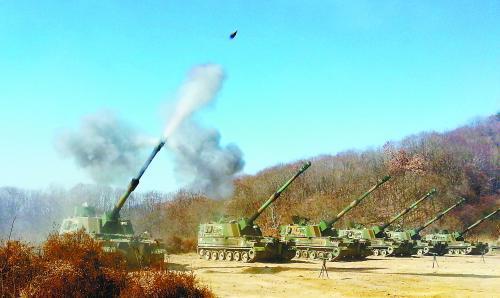 延坪島炮擊事件3周年之際，朝韓間口水仗不斷。圖為韓軍21日舉行應(yīng)對(duì)挑釁訓(xùn)練。