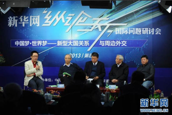 新華網(wǎng)第四屆“縱論天下”2013國(guó)際問(wèn)題研討會(huì)18日在京舉行。圖為社科院全球戰(zhàn)略院國(guó)際問(wèn)題專(zhuān)家葉海林在發(fā)言。新華網(wǎng) 陳競(jìng)超 攝