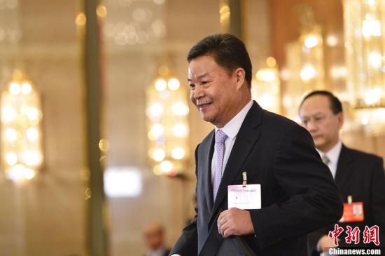 呂新華向中外媒體介紹本次大會有關情況并回答記者提問。中新社發(fā) 廖攀 攝