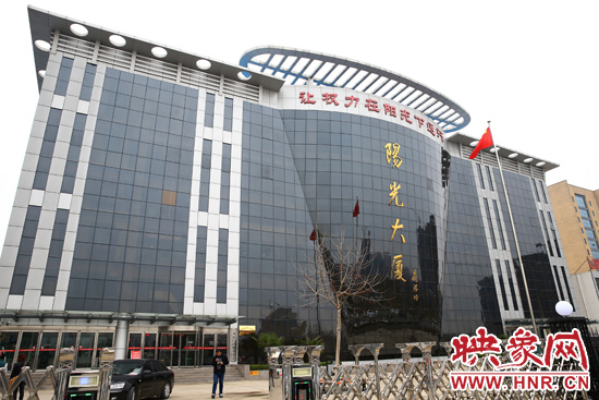 2011年4月，蘭考縣為民服務(wù)中心入住陽光大廈，目前，共有行政職能部門39個